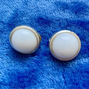 Vintage white button dome clip on earrings .5” diameter silver tone with white